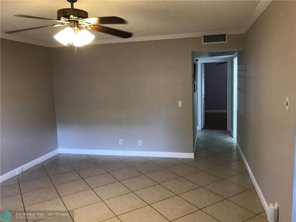 Active With Contract: $1,200 (2 beds, 1 baths, 997 Square Feet)