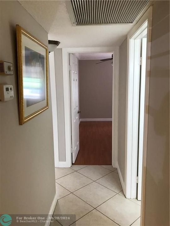 Active With Contract: $1,200 (2 beds, 1 baths, 997 Square Feet)