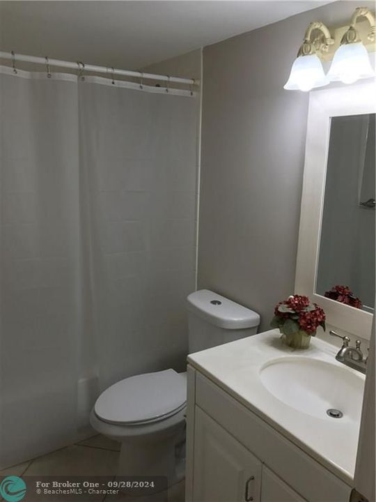 Active With Contract: $1,200 (2 beds, 1 baths, 997 Square Feet)