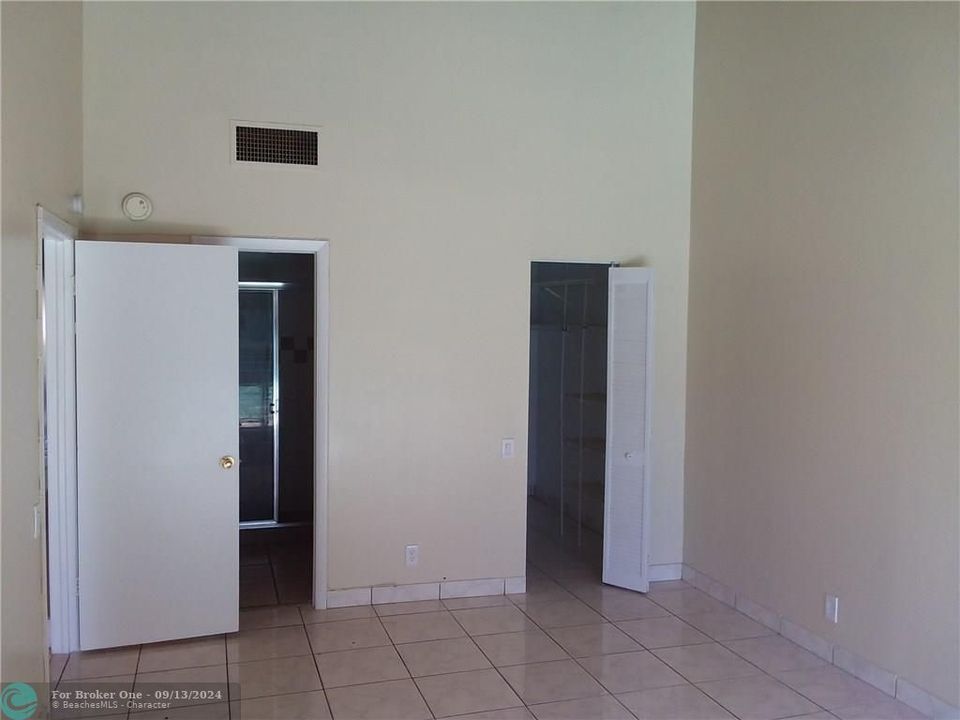 Active With Contract: $1,500 (2 beds, 2 baths, 1306 Square Feet)