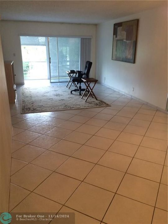 Active With Contract: $1,200 (2 beds, 2 baths, 1070 Square Feet)