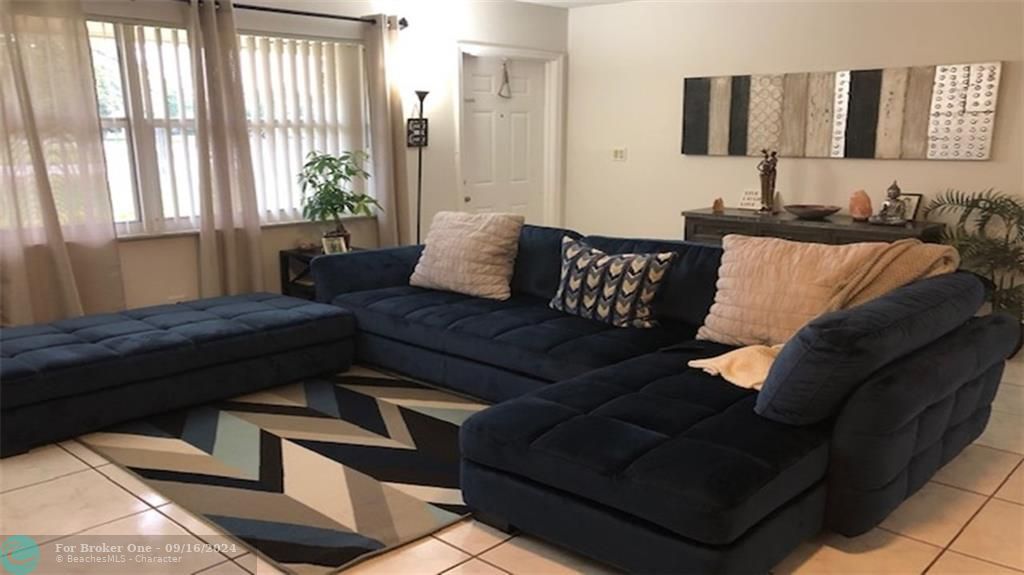 Active With Contract: $1,450 (2 beds, 2 baths, 2524 Square Feet)