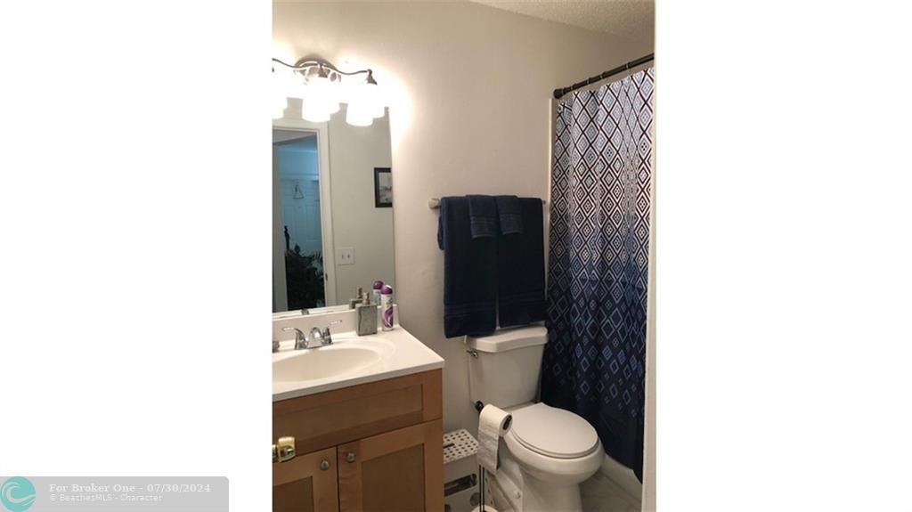Active With Contract: $1,450 (2 beds, 2 baths, 2524 Square Feet)