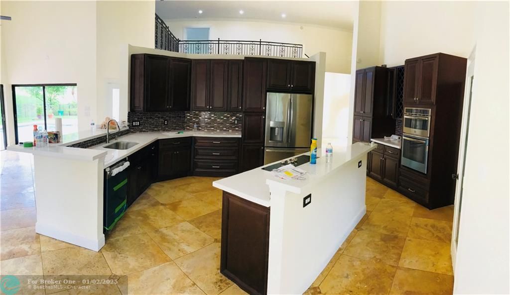 Vendido Recientemente: $759,000 (5 camas, 4 baños, 4739 Pies cuadrados)