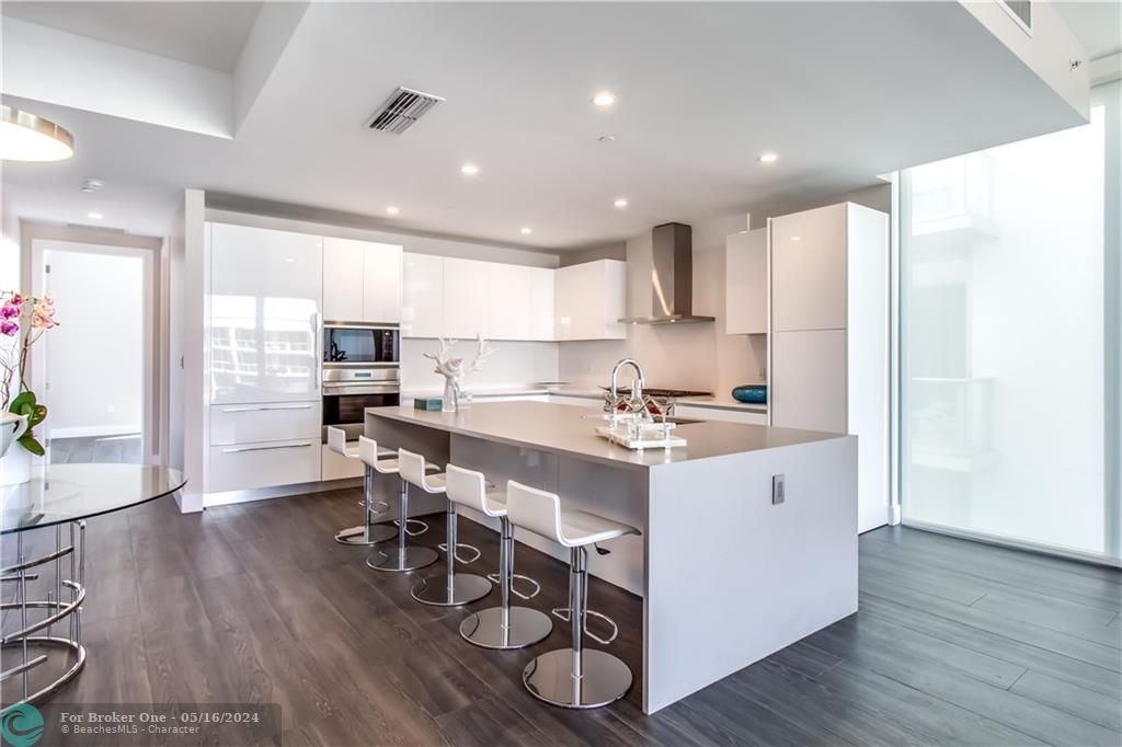 Recently Sold: $1,495,000 (3 beds, 3 baths, 2531 Square Feet)