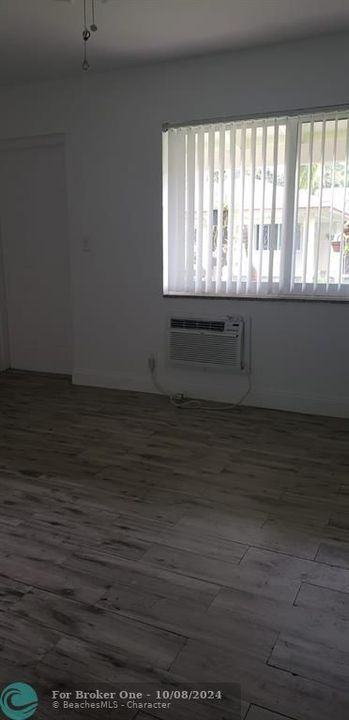 Vendido Recientemente: $995 (1 camas, 1 baños, 4985 Pies cuadrados)