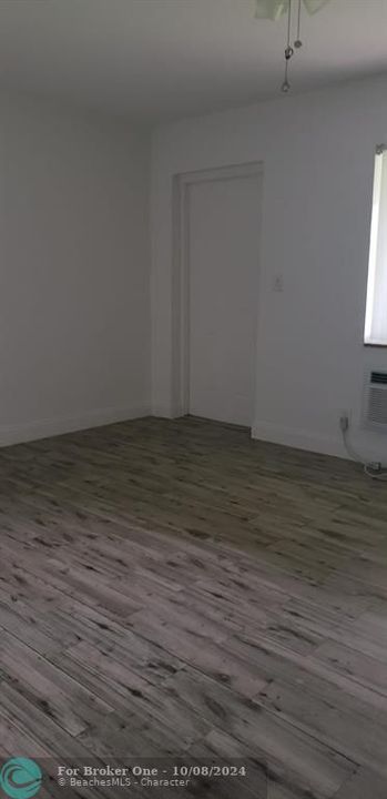 Vendido Recientemente: $995 (1 camas, 1 baños, 4985 Pies cuadrados)