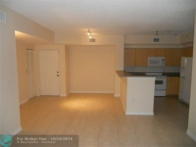 Recently Rented: $1,650 (2 beds, 2 baths, 977 Square Feet)