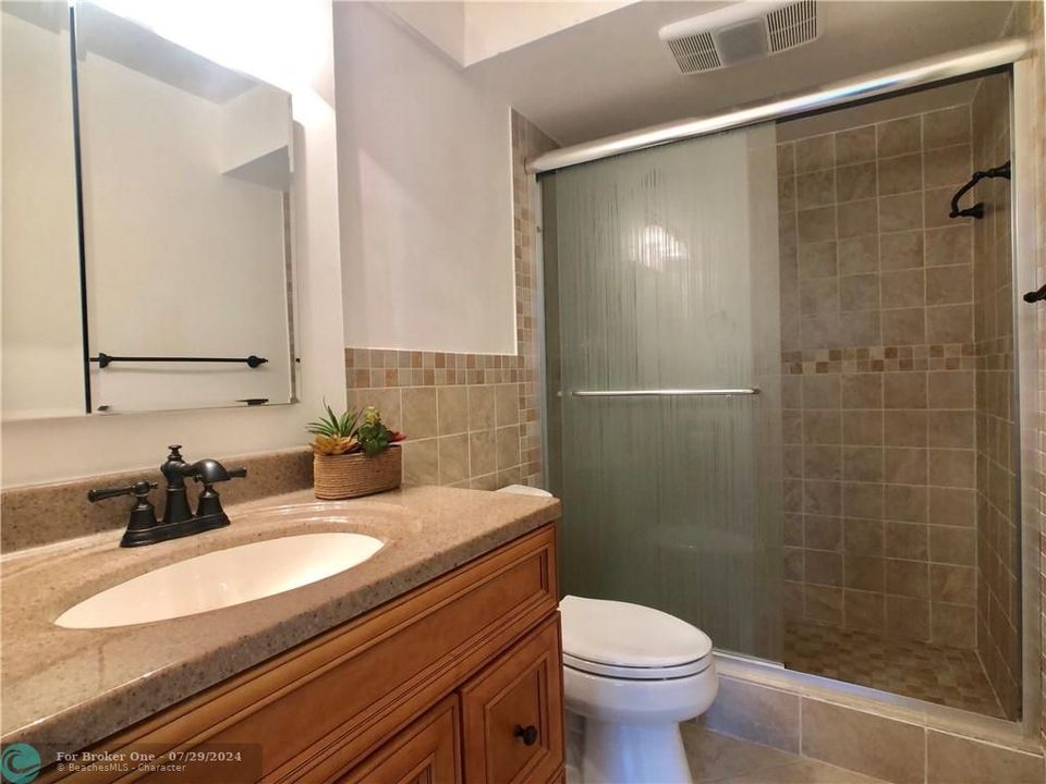 最近售出: $149,900 (2 贝兹, 2 浴室, 1027 平方英尺)