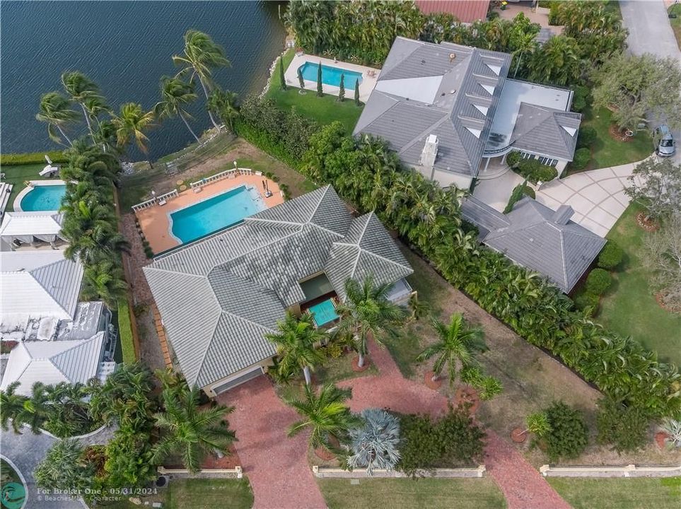 Recently Sold: $2,000,000 (5 beds, 5 baths, 4735 Square Feet)