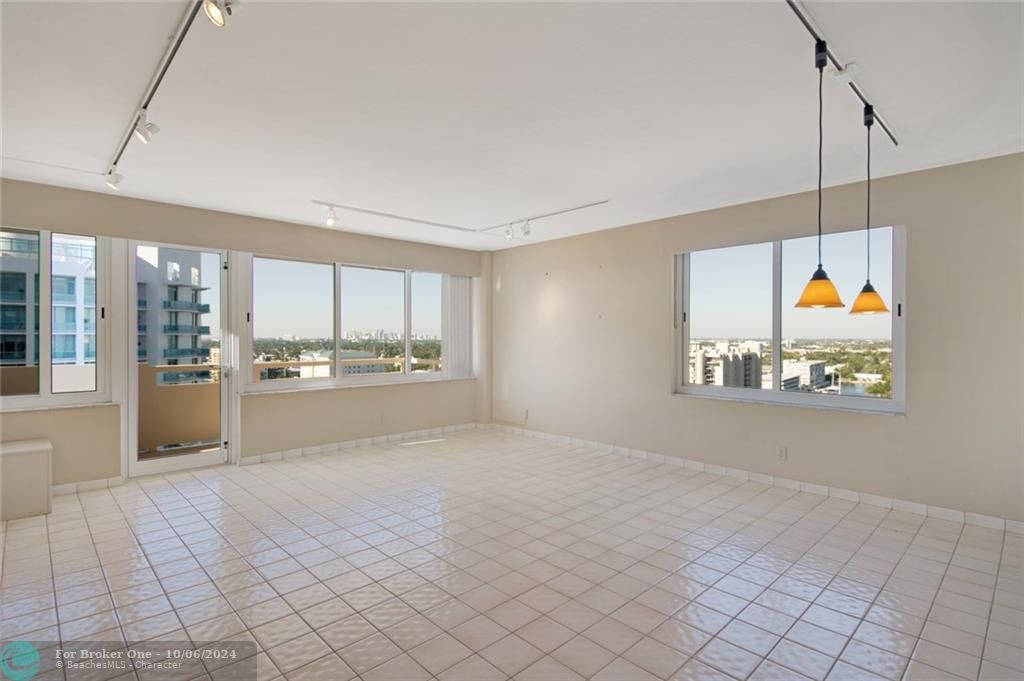 Recently Sold: $250,000 (2 beds, 2 baths, 1103 Square Feet)