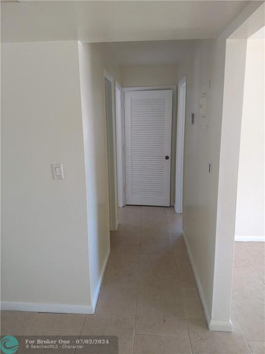 Active With Contract: $1,475 (2 beds, 1 baths, 1677 Square Feet)