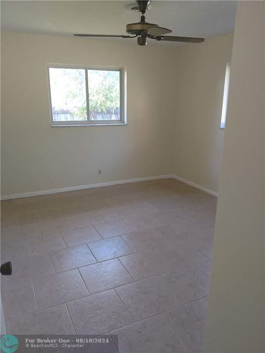 Active With Contract: $1,475 (2 beds, 1 baths, 1677 Square Feet)