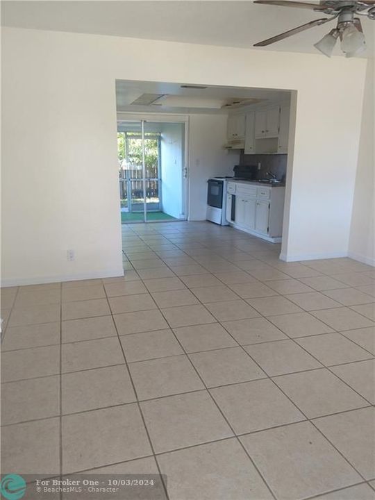 Active With Contract: $1,475 (2 beds, 1 baths, 1677 Square Feet)