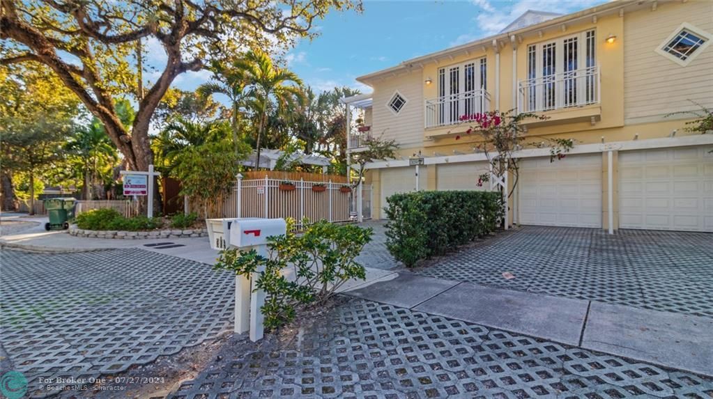 Recently Sold: $459,000 (3 beds, 2 baths, 1899 Square Feet)