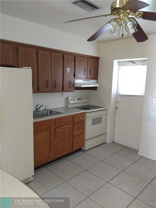 Active With Contract: $1,425 (2 beds, 1 baths, 1536 Square Feet)