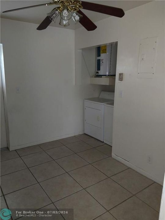 Active With Contract: $1,425 (2 beds, 1 baths, 1536 Square Feet)