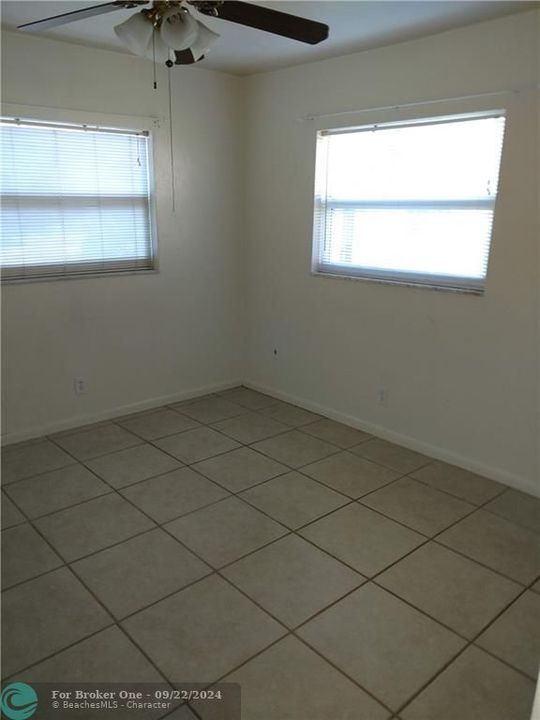 Active With Contract: $1,425 (2 beds, 1 baths, 1536 Square Feet)