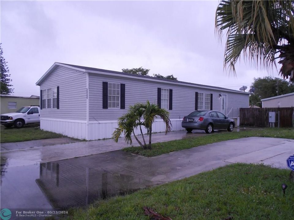Recently Sold: $145,000 (3 beds, 2 baths, 1464 Square Feet)