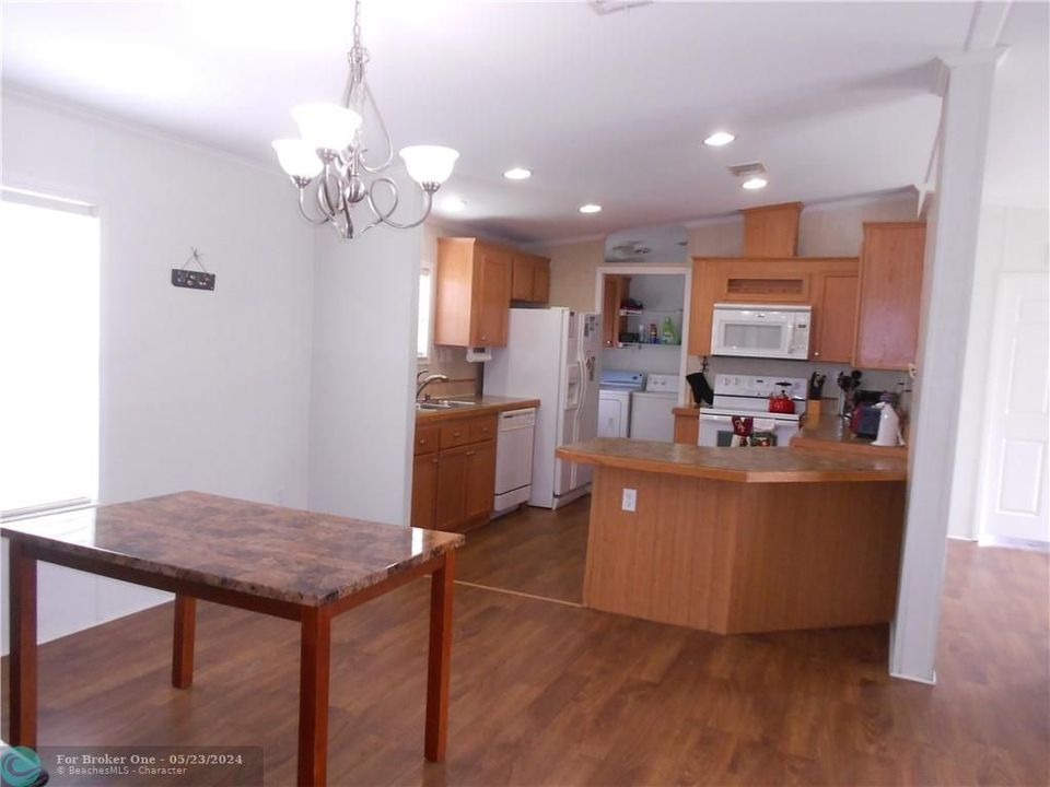 Recently Sold: $145,000 (3 beds, 2 baths, 1464 Square Feet)