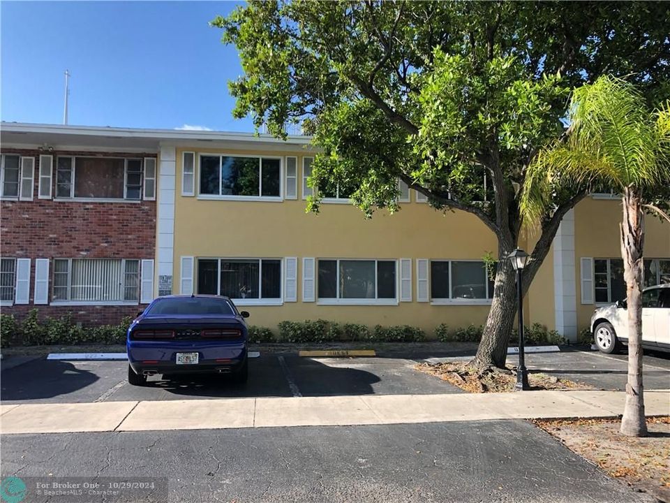 Recently Sold: $89,899 (1 beds, 1 baths, 900 Square Feet)