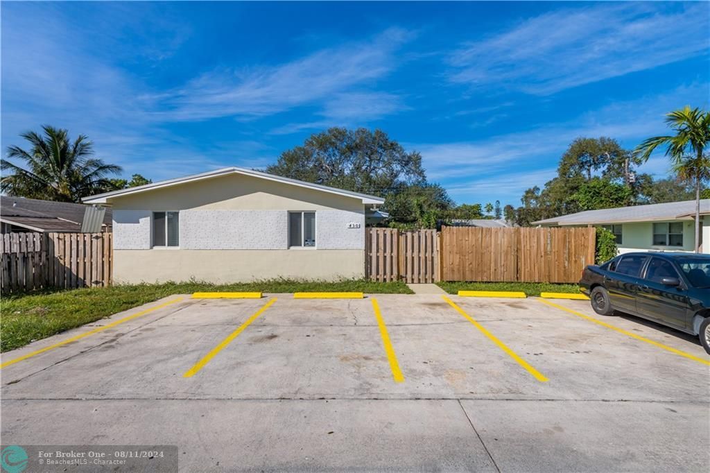 Recently Sold: $1,550 (2 beds, 1 baths, 1560 Square Feet)