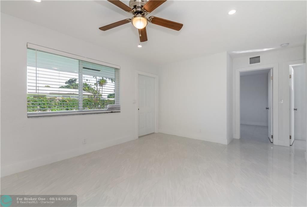 Recently Sold: $1,550 (2 beds, 1 baths, 1560 Square Feet)