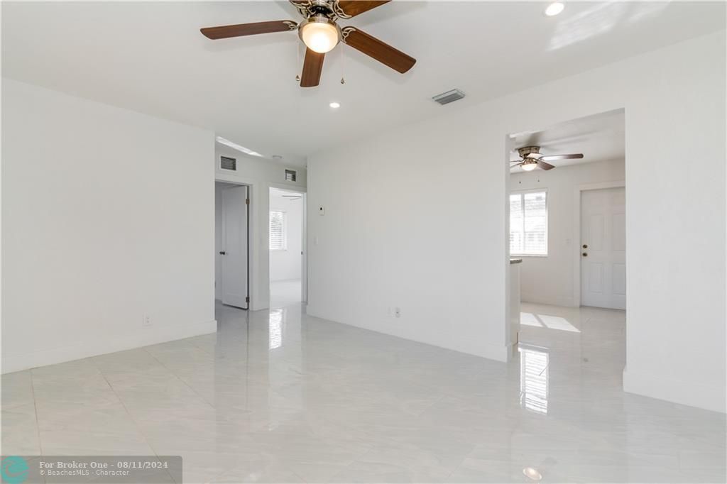 Recently Sold: $1,550 (2 beds, 1 baths, 1560 Square Feet)