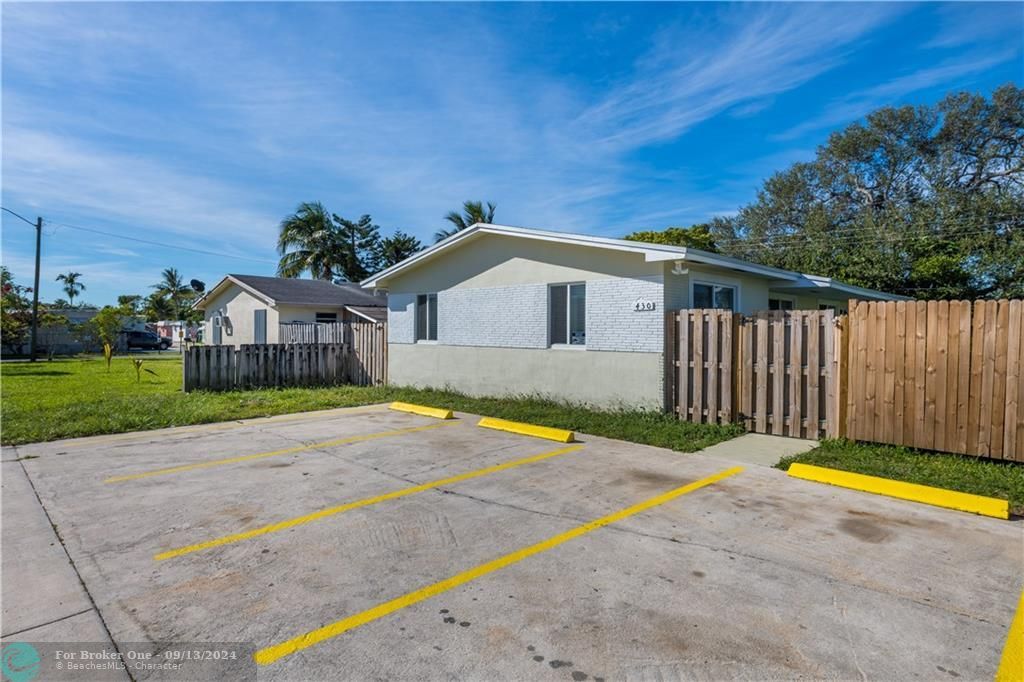 Recently Sold: $1,550 (2 beds, 1 baths, 1560 Square Feet)