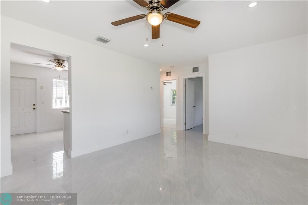 Recently Sold: $1,550 (2 beds, 1 baths, 1560 Square Feet)