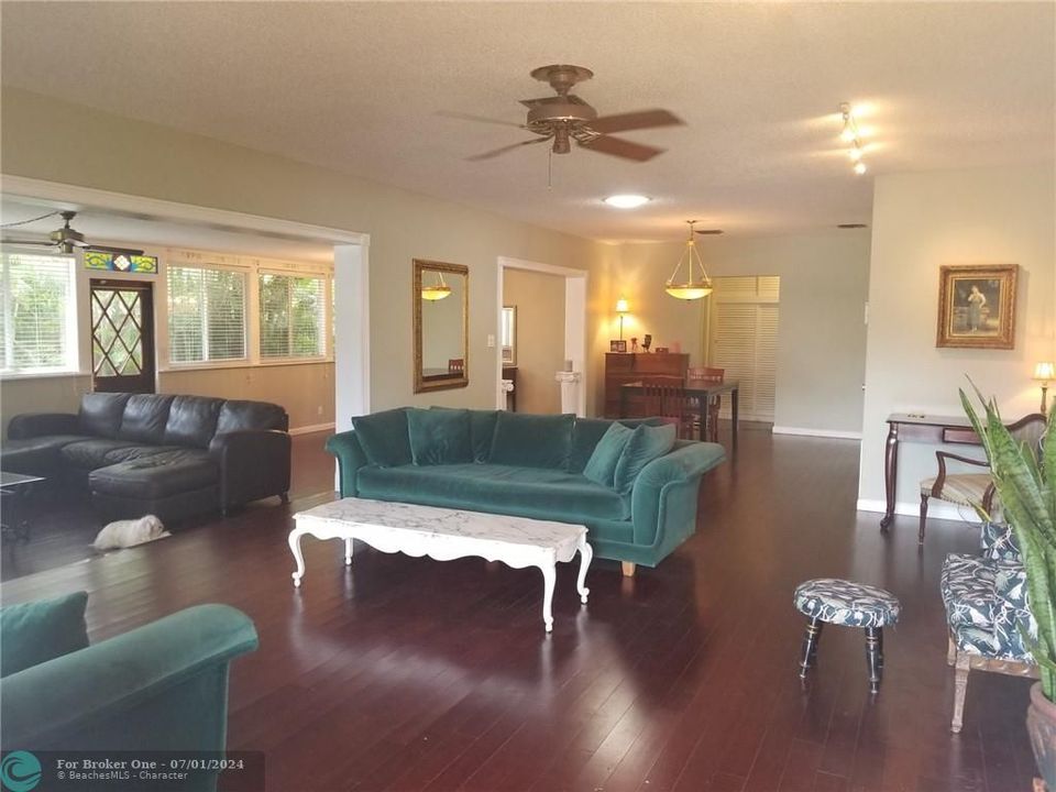 Recently Sold: $370,000 (2 beds, 2 baths, 1792 Square Feet)