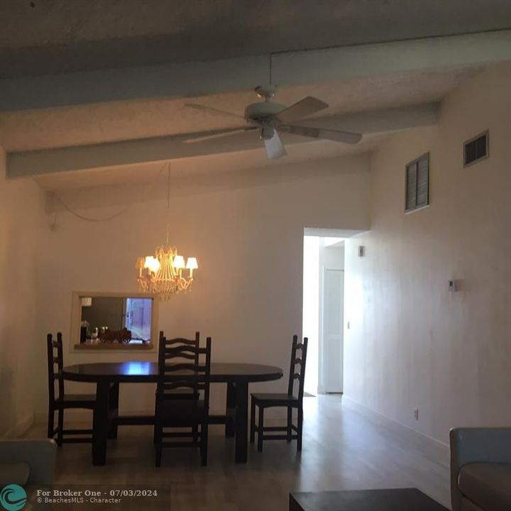 Active With Contract: $1,550 (2 beds, 2 baths, 1100 Square Feet)