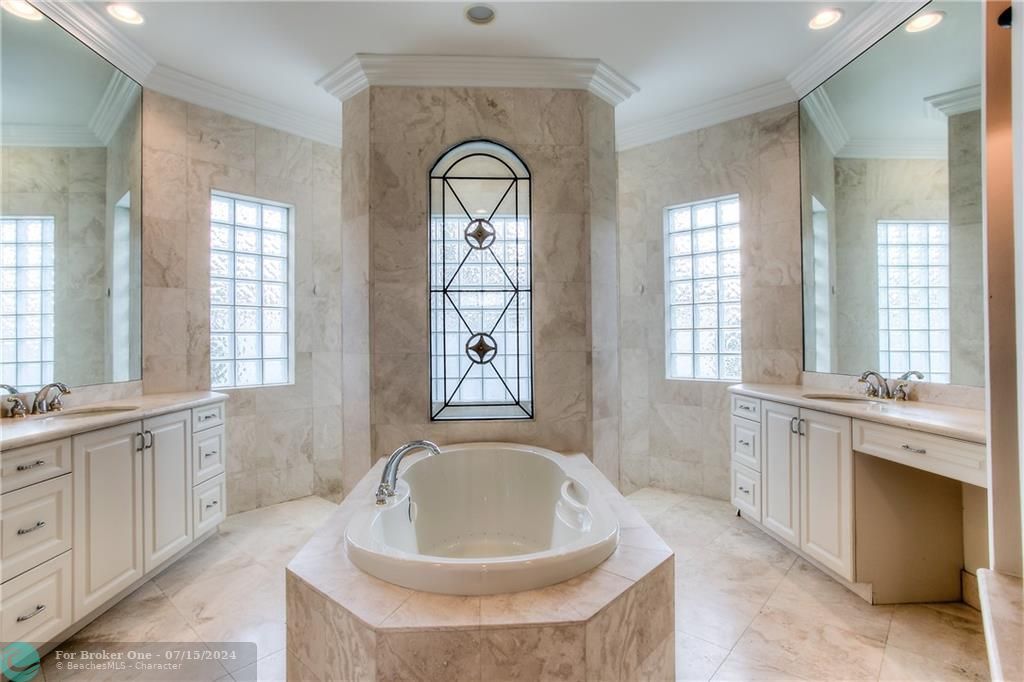 Recently Sold: $895,000 (5 beds, 3 baths, 3100 Square Feet)