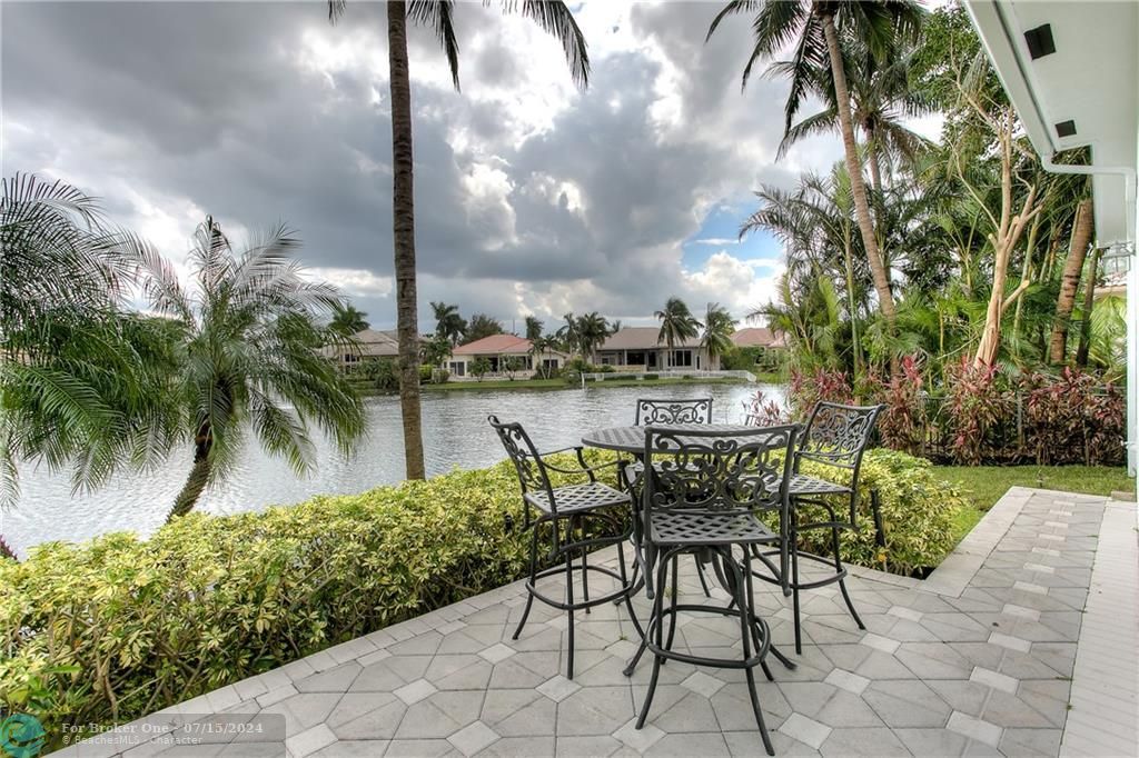 Recently Sold: $895,000 (5 beds, 3 baths, 3100 Square Feet)