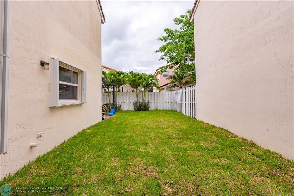 Recently Sold: $330,000 (3 beds, 2 baths, 1560 Square Feet)