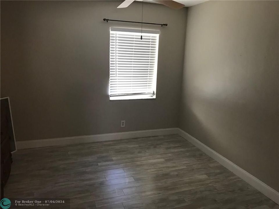 Active With Contract: $1,000 (1 beds, 1 baths, 600 Square Feet)