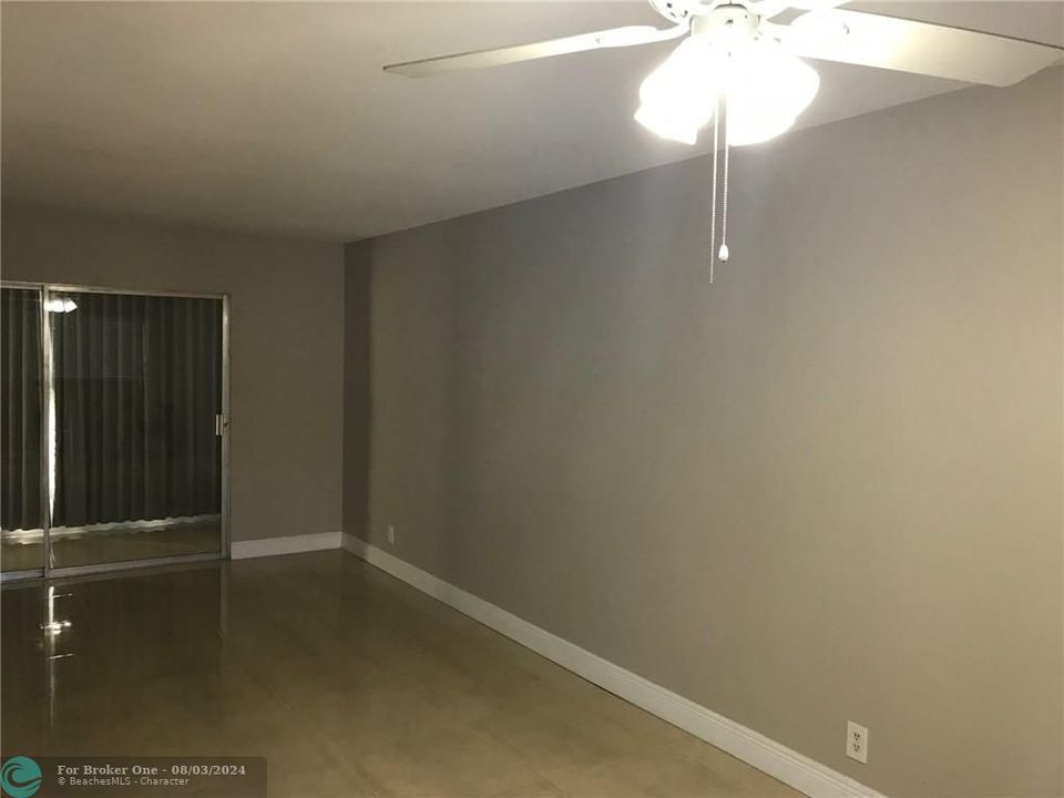 Active With Contract: $1,000 (1 beds, 1 baths, 600 Square Feet)