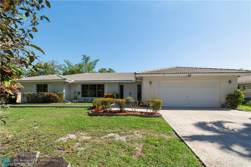 Recently Sold: $389,700 (4 beds, 2 baths, 2639 Square Feet)