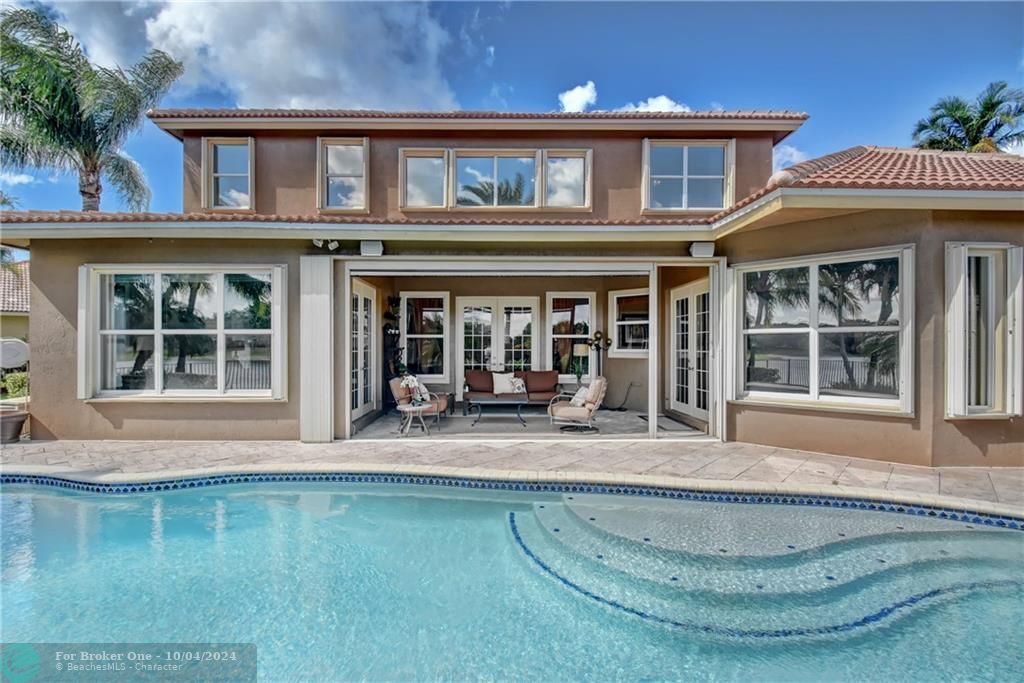 Recently Sold: $739,999 (5 beds, 4 baths, 3861 Square Feet)