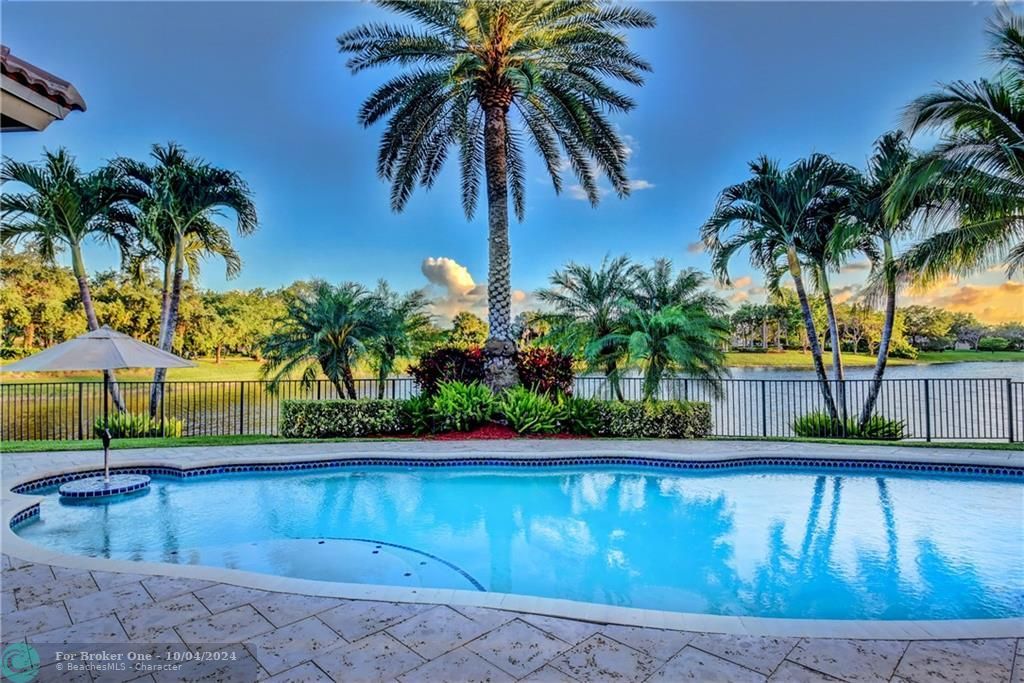 Recently Sold: $739,999 (5 beds, 4 baths, 3861 Square Feet)