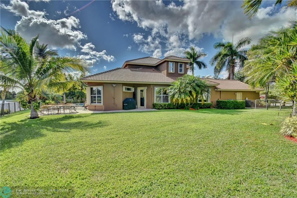 Recently Sold: $739,999 (5 beds, 4 baths, 3861 Square Feet)