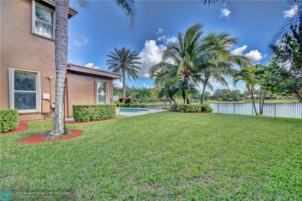 Recently Sold: $739,999 (5 beds, 4 baths, 3861 Square Feet)