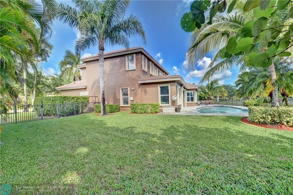 Recently Sold: $739,999 (5 beds, 4 baths, 3861 Square Feet)