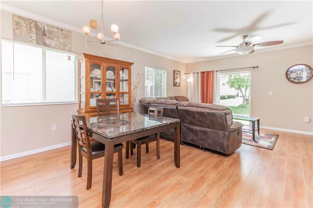 Recently Sold: $250,000 (3 beds, 2 baths, 1328 Square Feet)