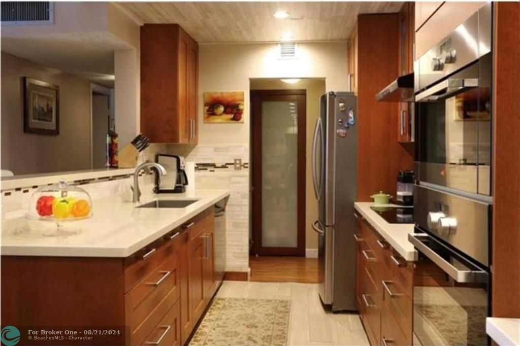 Vendido Recientemente: $230,000 (2 camas, 2 baños, 947 Pies cuadrados)