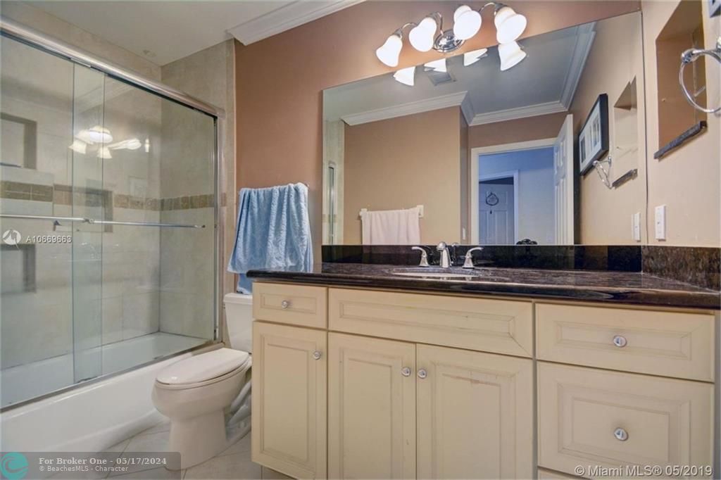 最近售出: $370,000 (3 贝兹, 2 浴室, 1939 平方英尺)