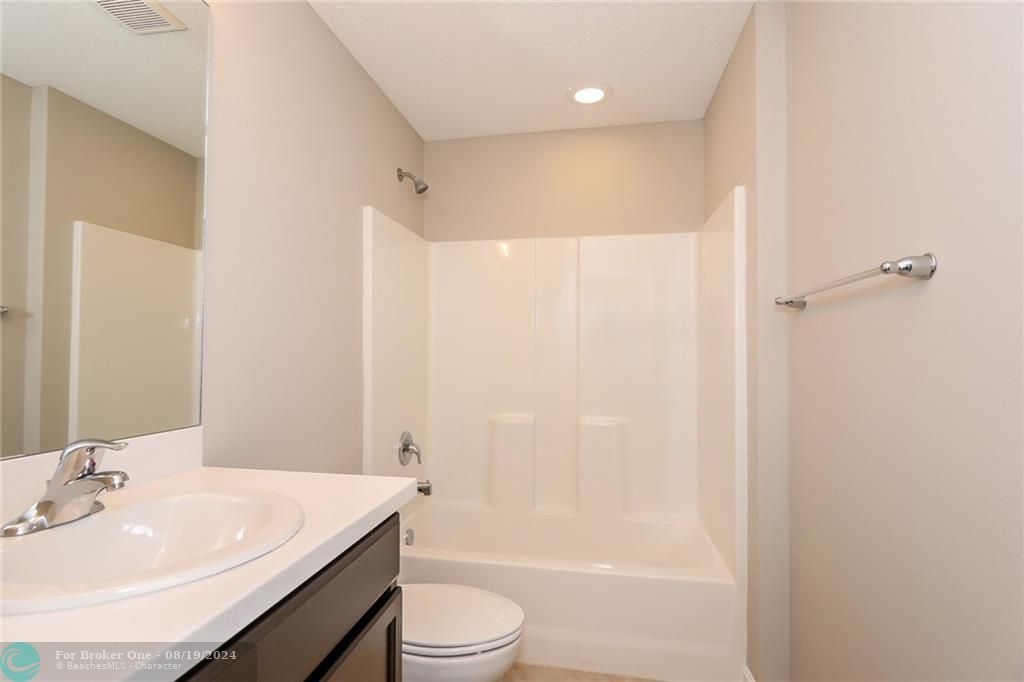 Active With Contract: $1,635 (4 beds, 2 baths, 1833 Square Feet)