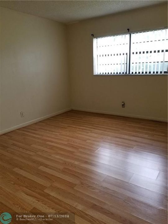 Recently Sold: $99,000 (1 beds, 1 baths, 650 Square Feet)