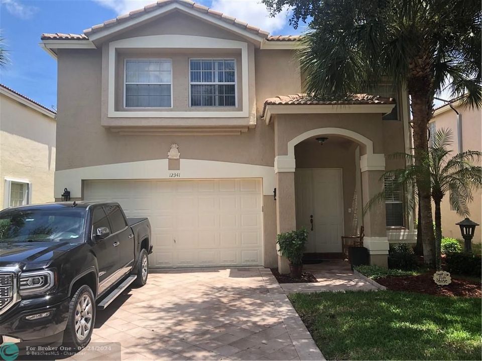 Recently Sold: $405,000 (4 beds, 2 baths, 2409 Square Feet)