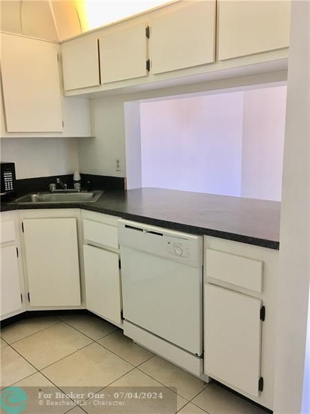 Active With Contract: $1,250 (2 beds, 2 baths, 1005 Square Feet)